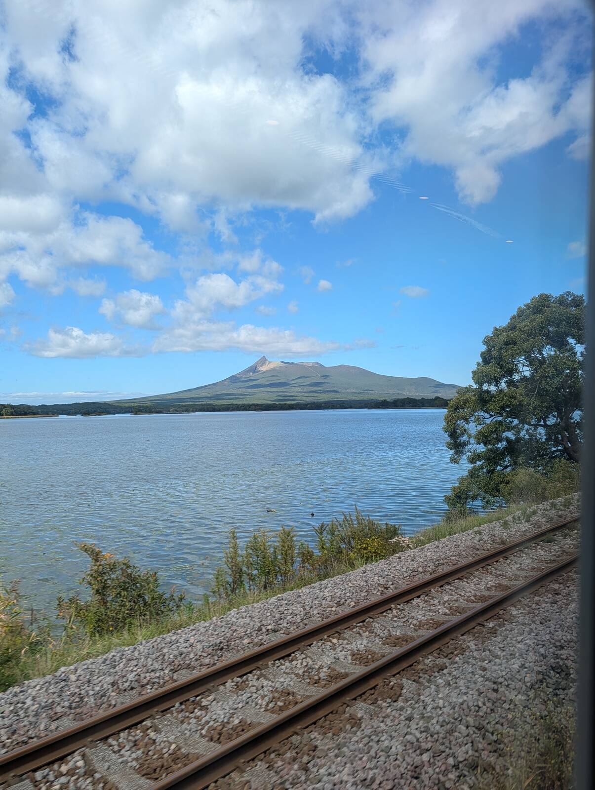 小沼と北海道駒ヶ岳