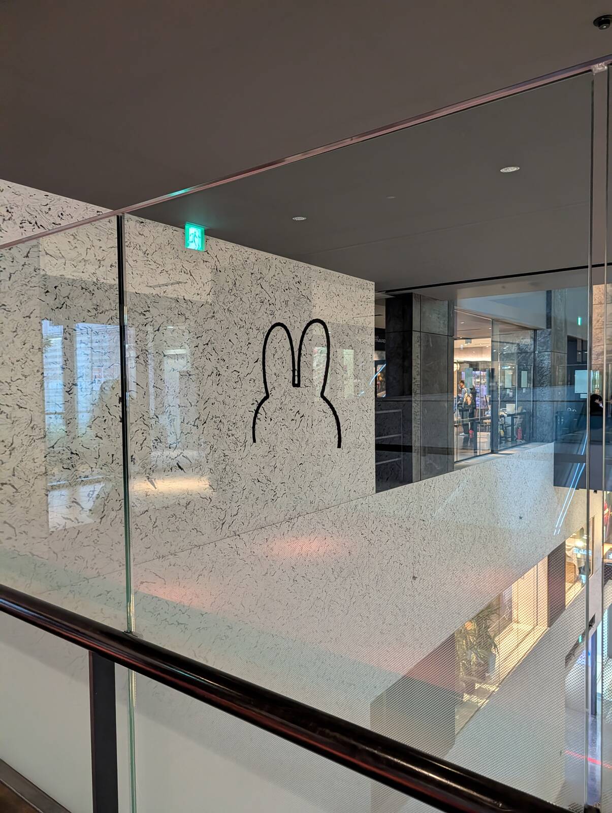 隠れミッフィー