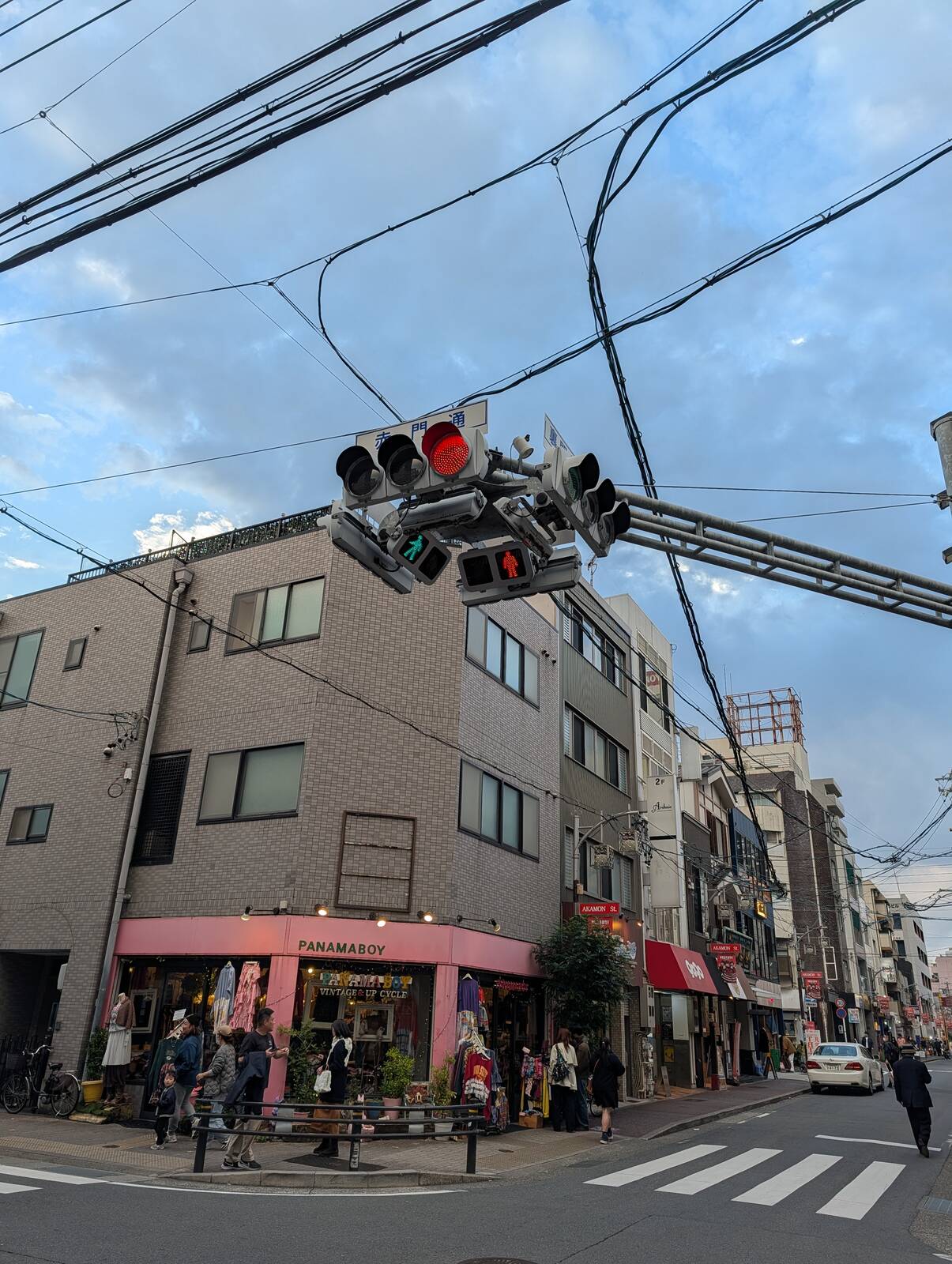 懸垂型交通信号機