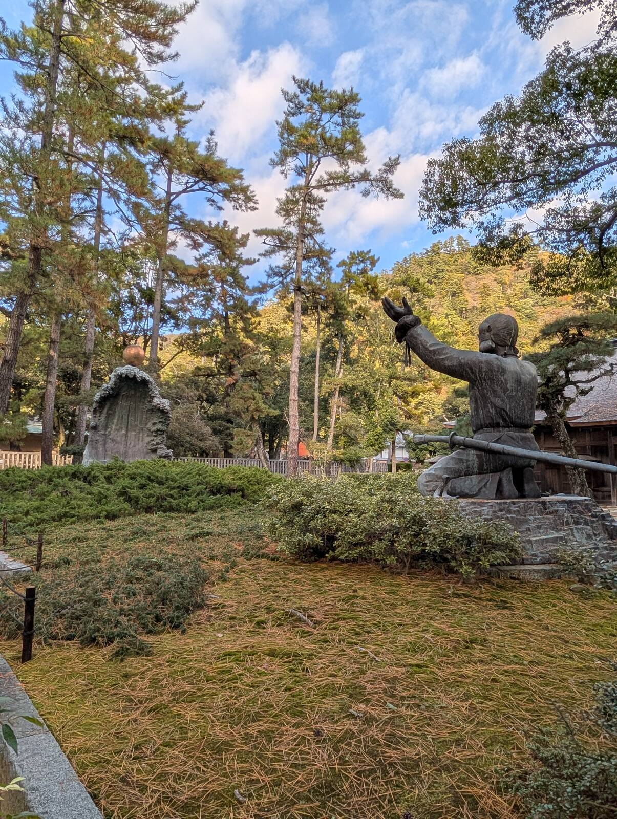 ムスビの御神像