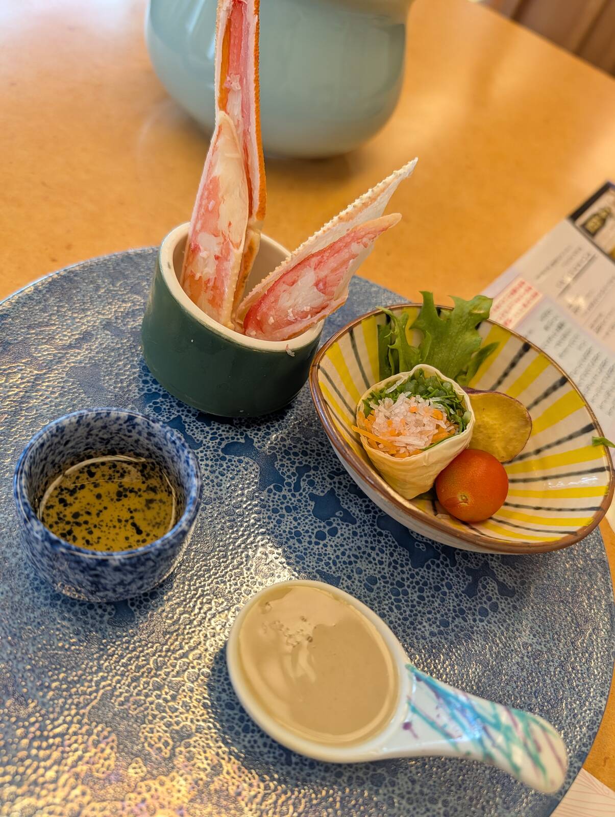 かに酢と湯葉巻きサラダ