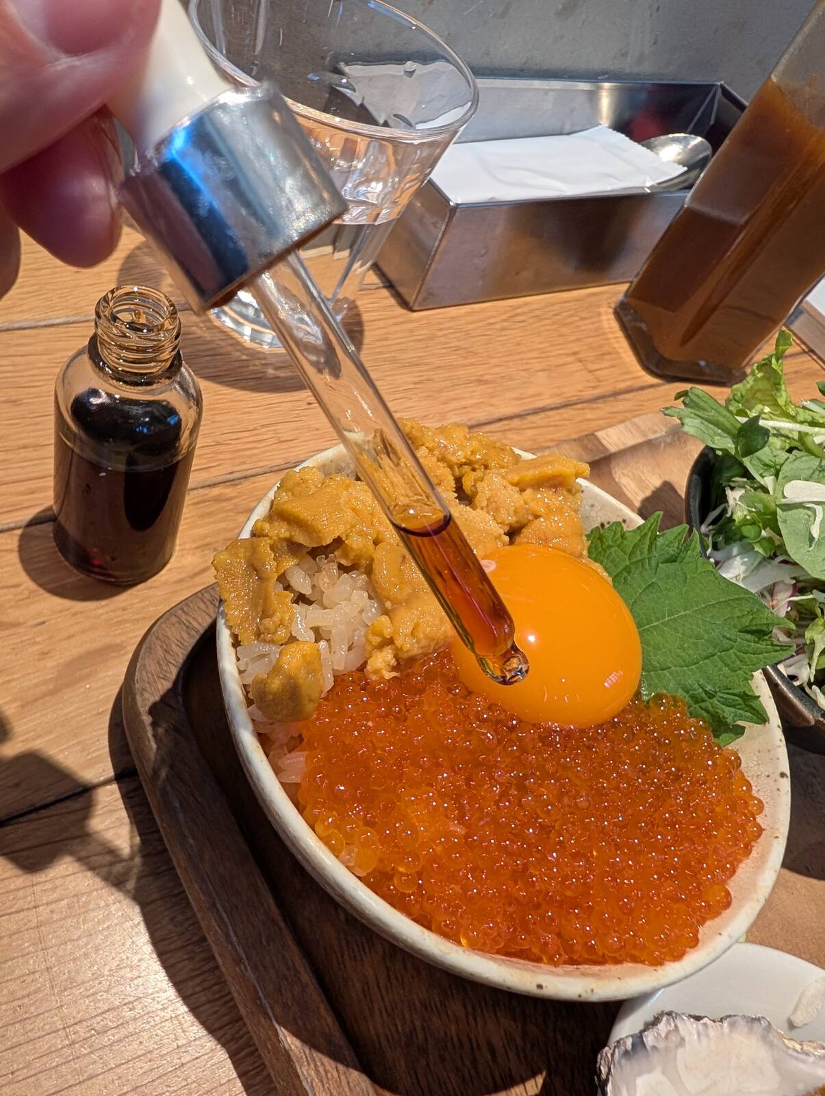 丼に醤油