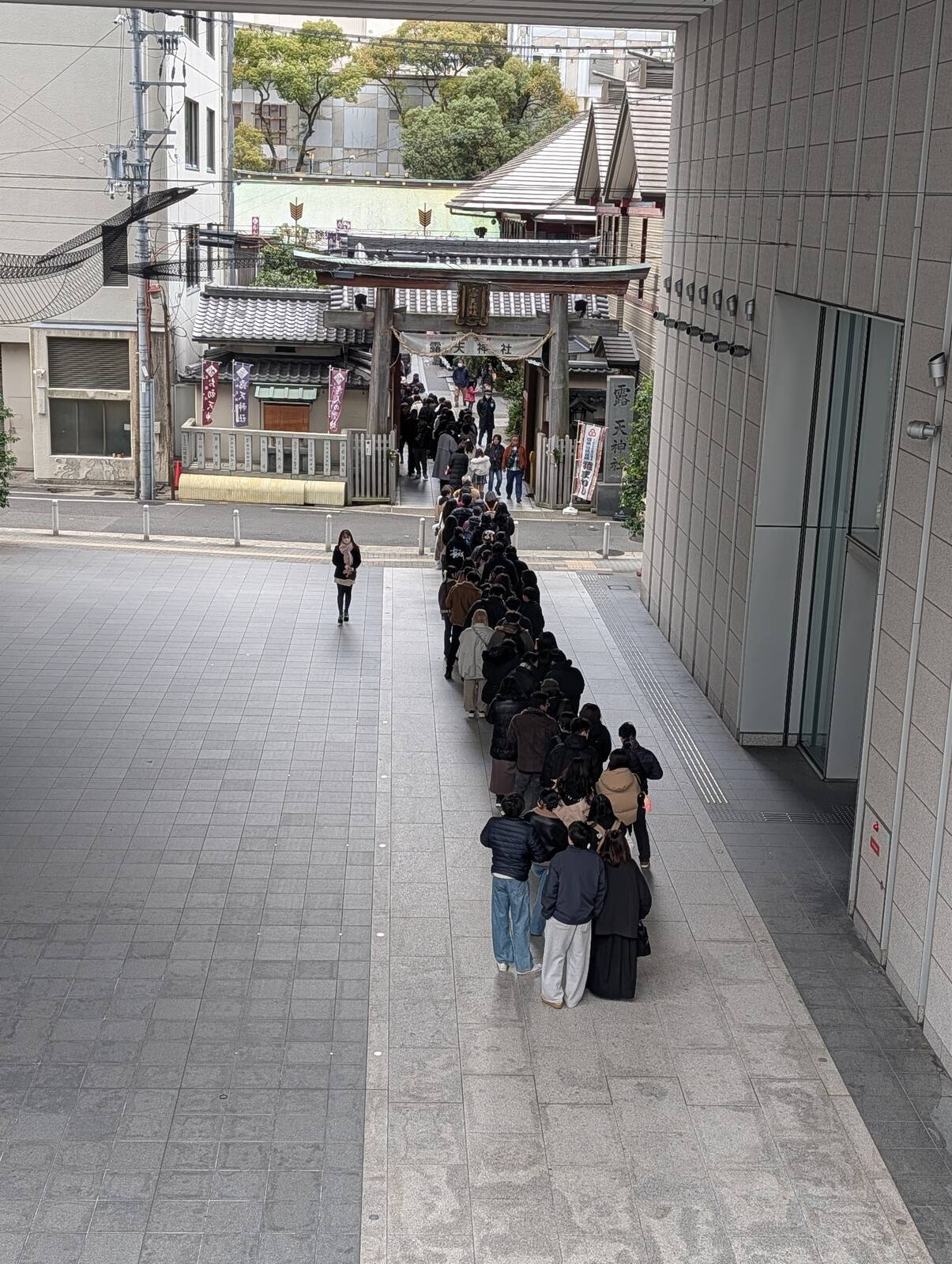 露天神社の行列