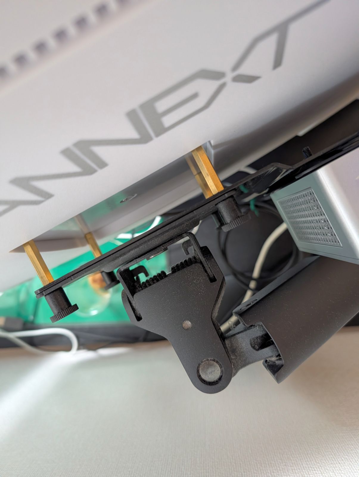 VESAマウントのスペーサー