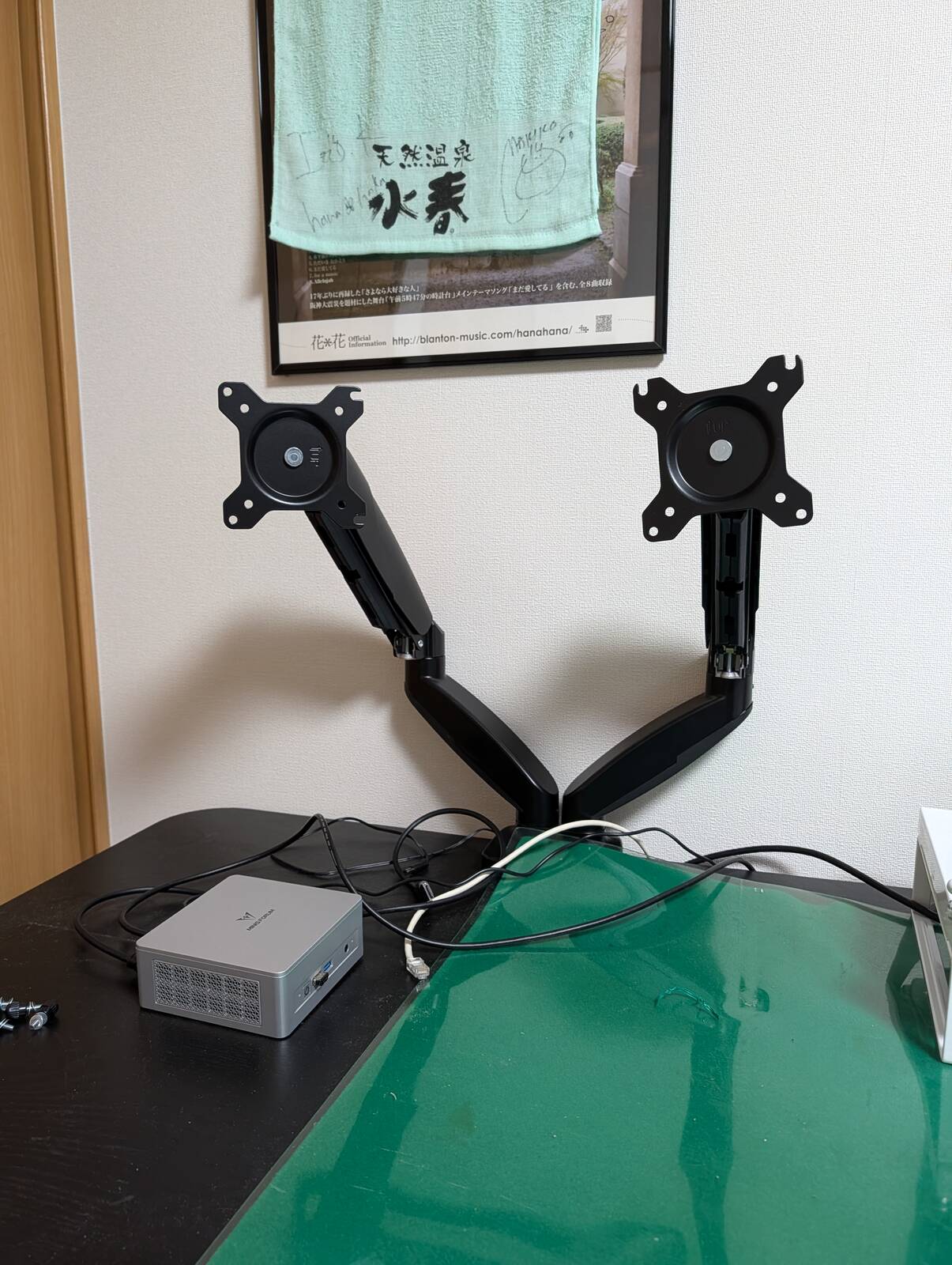 Amazonのデュアルモニタ対応アーム