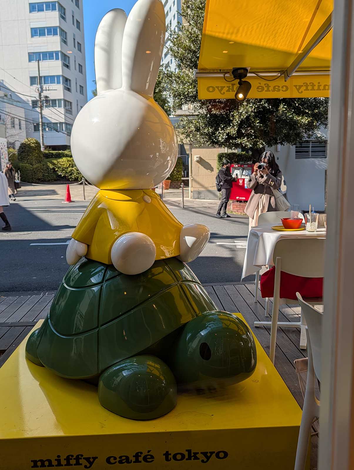 あっち向くmiffy