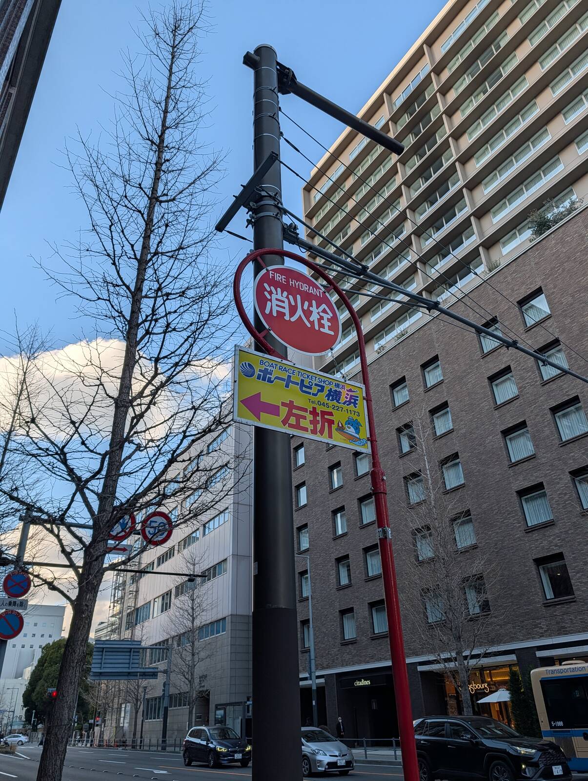 ボートピア横浜左折