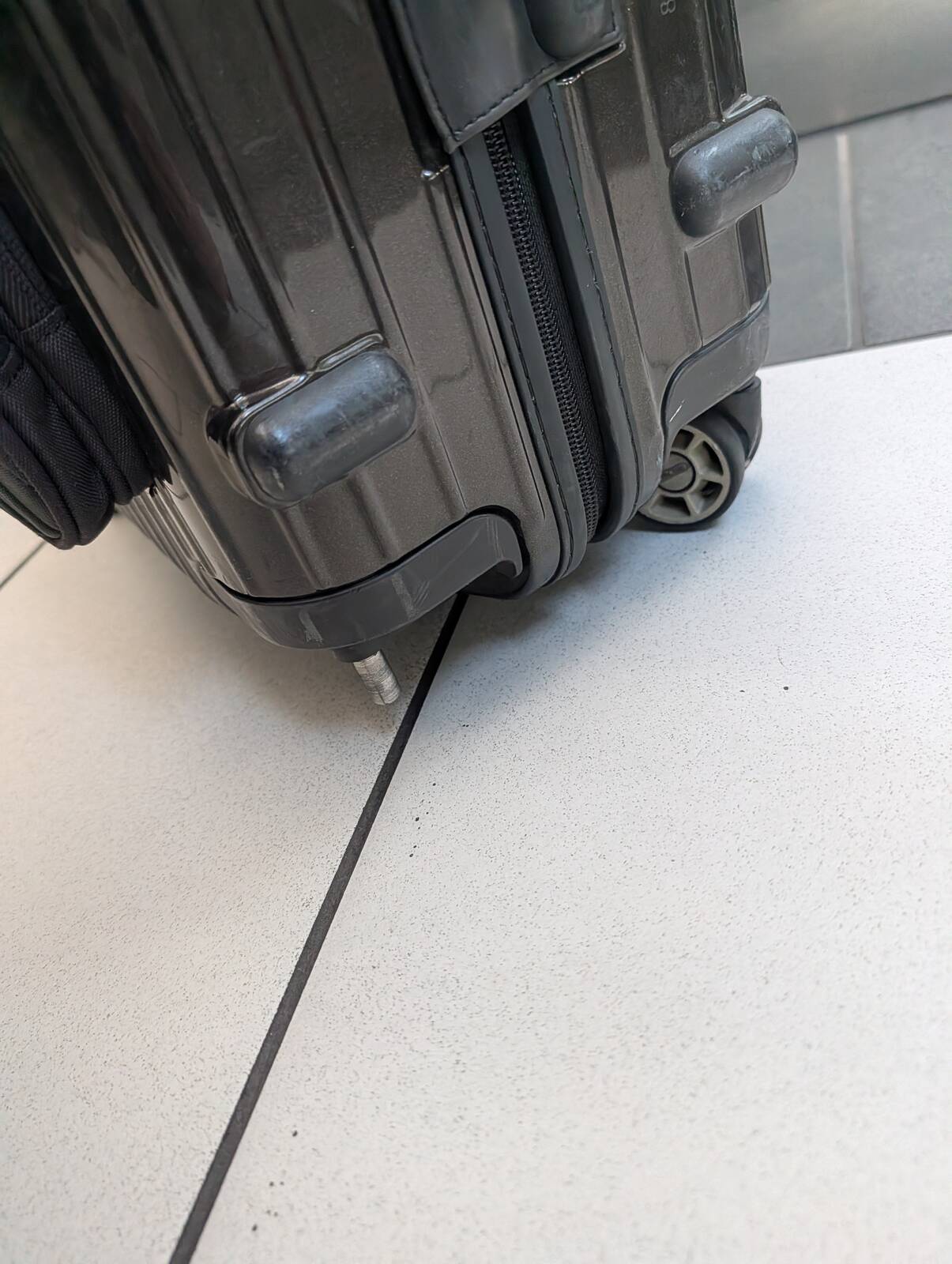 車輪の無いRIMOWA