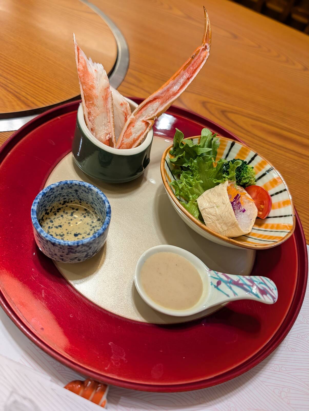 かに酢と湯葉巻きサラダ