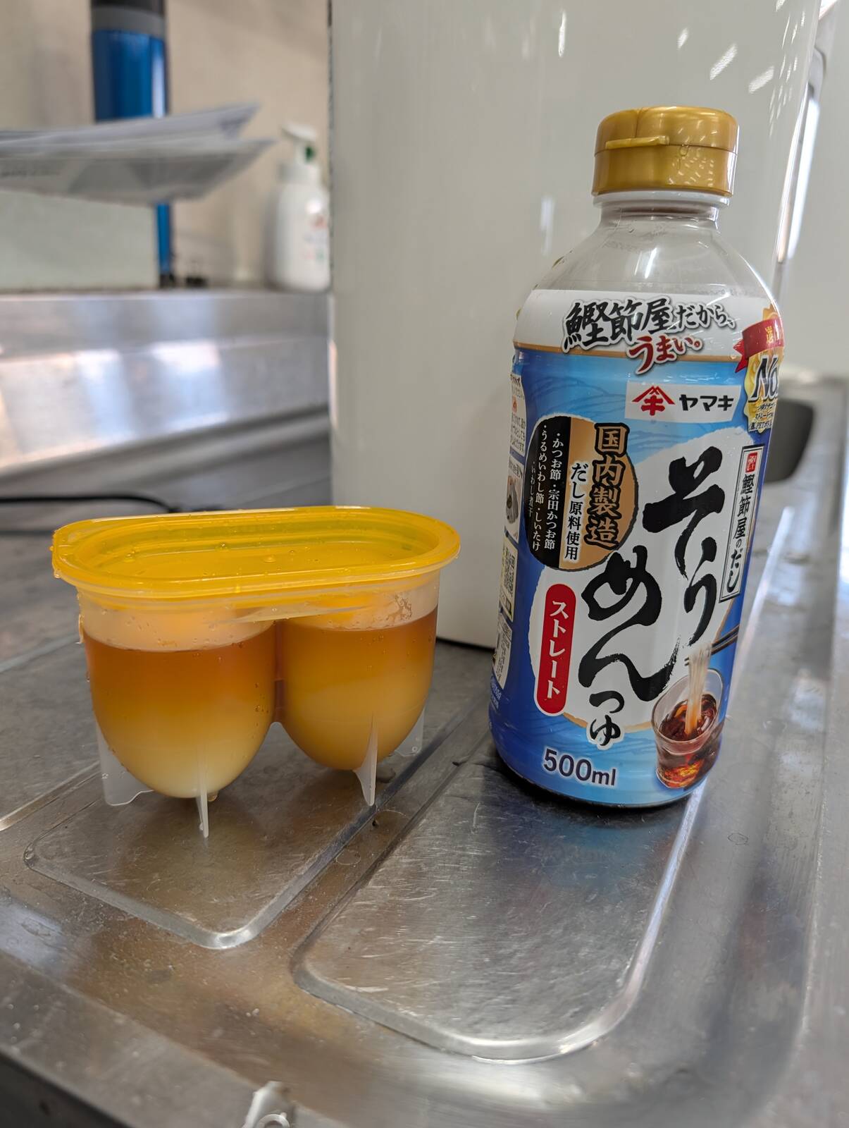 そうめんつゆに浸ける