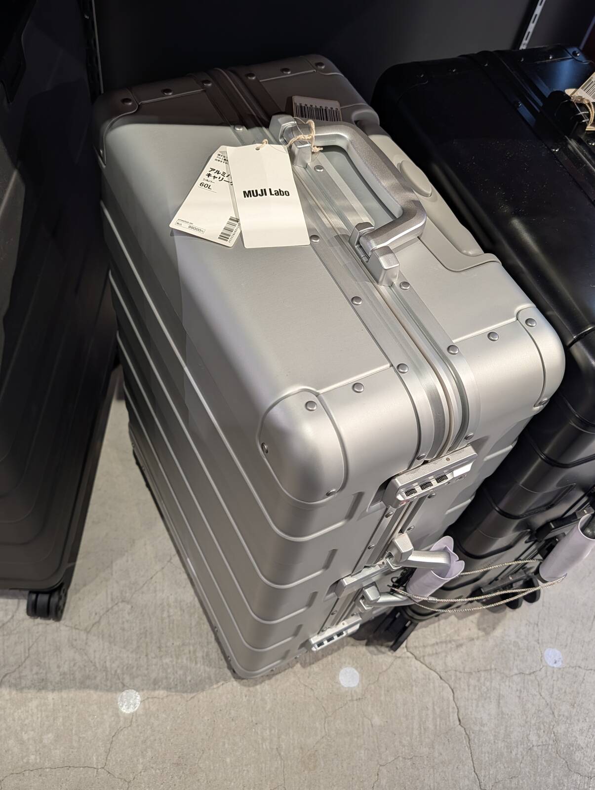 アルミハードキャリーケース