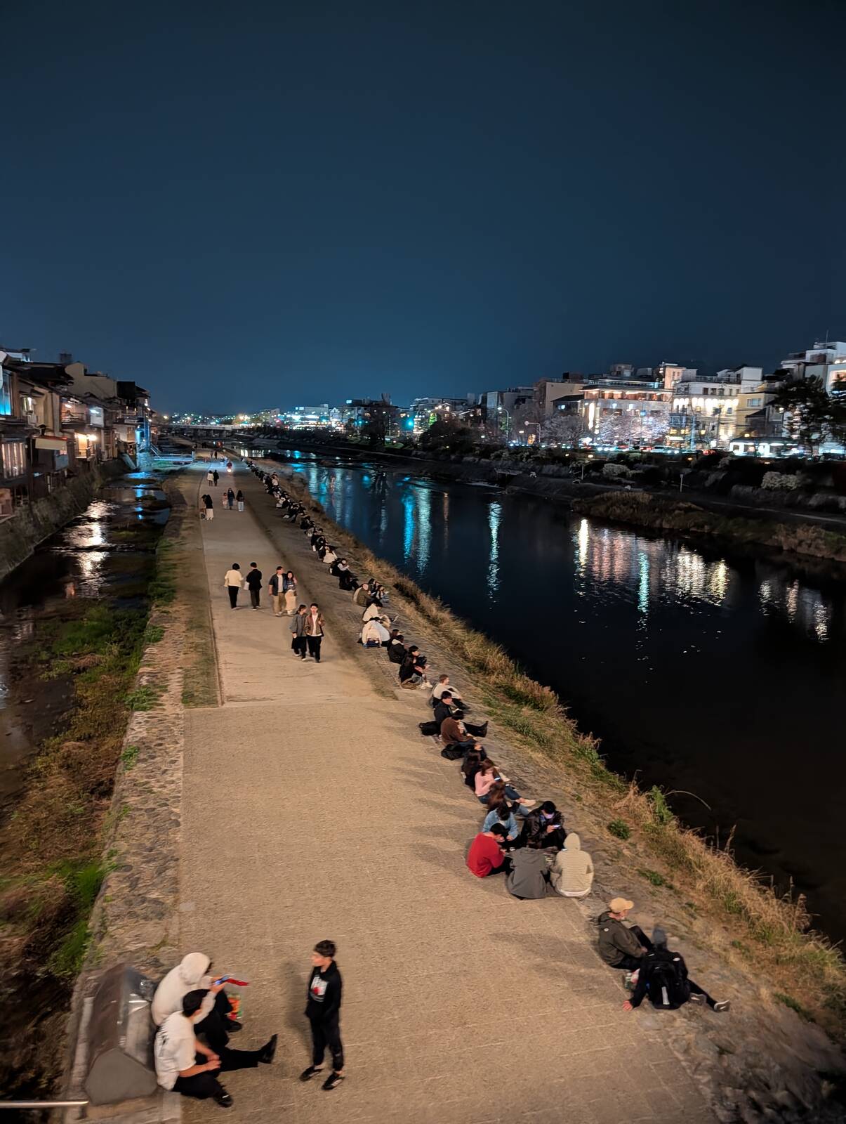 鴨川のカップル