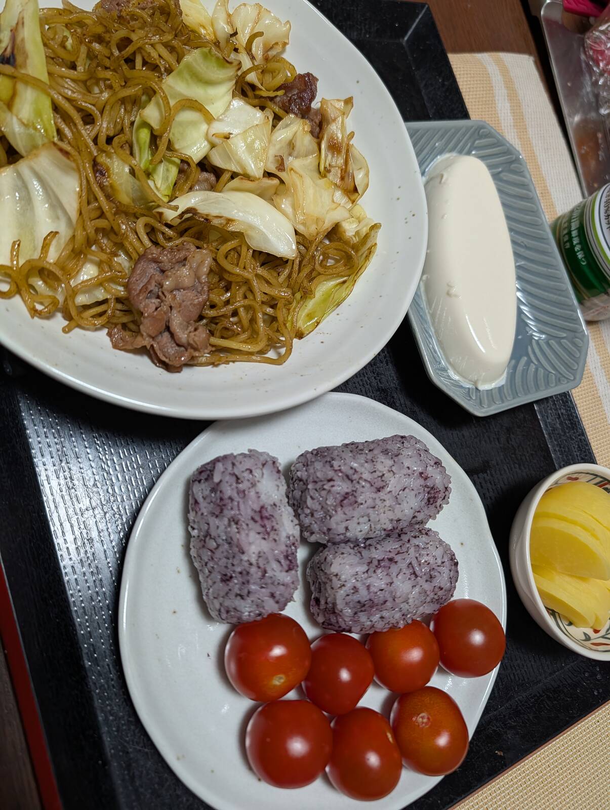 本日の朝食兼昼食兼夕食