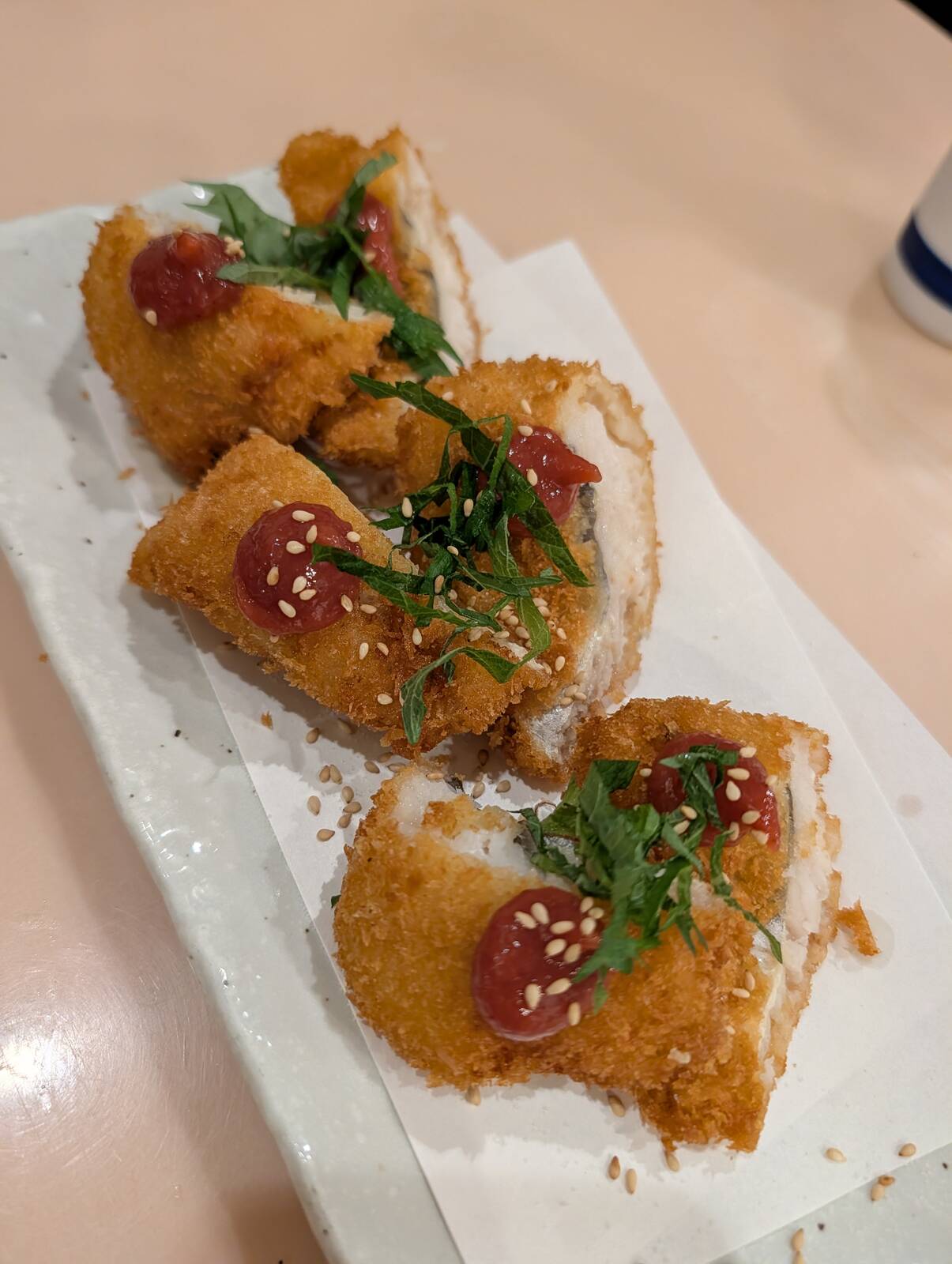 ハモのフライ梅肉添え