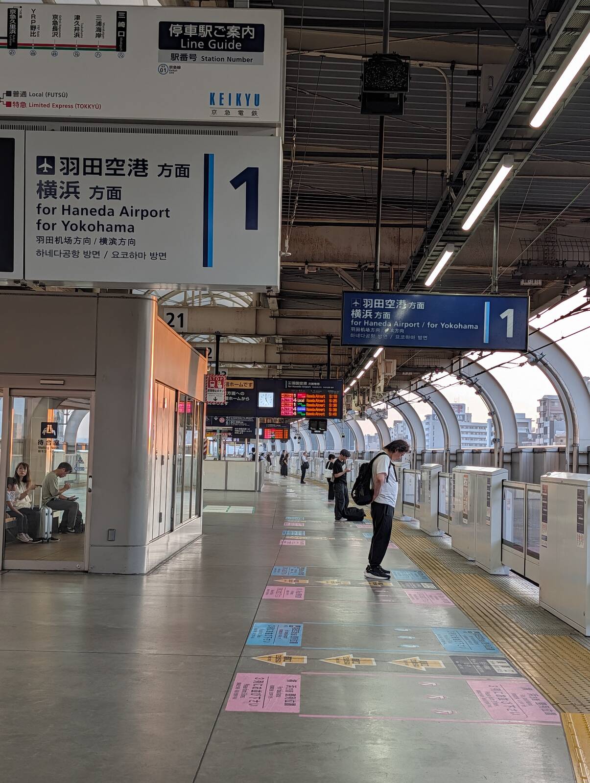 朝のホーム
