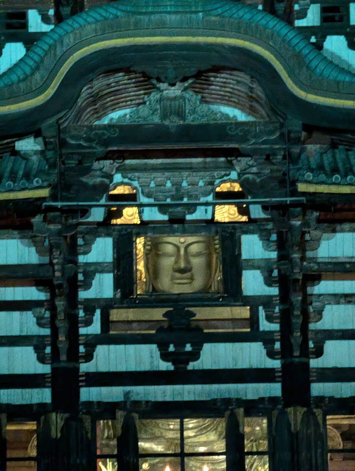 観相窓からの大仏さんの顔