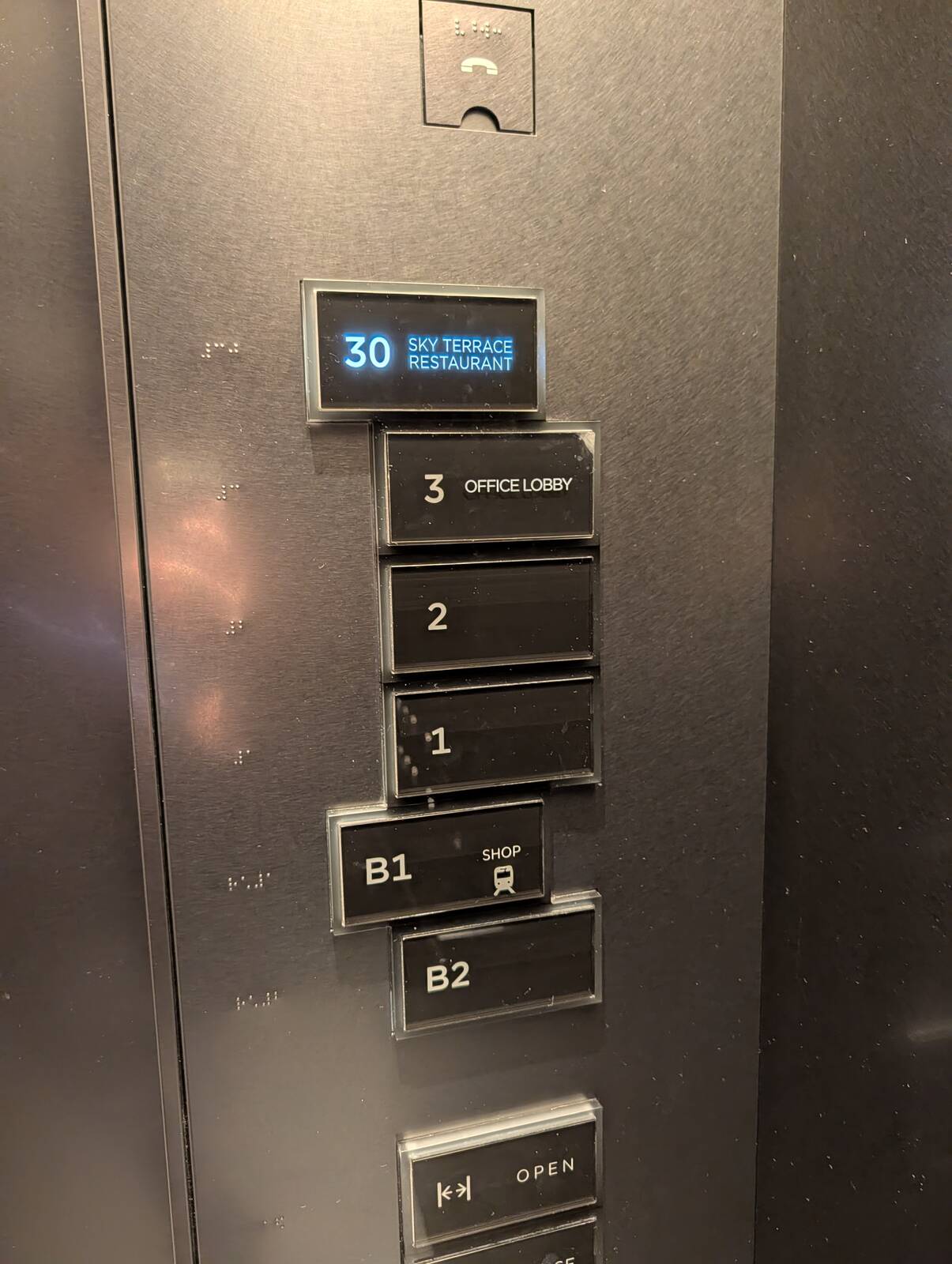スカイテラス行きエレベーター