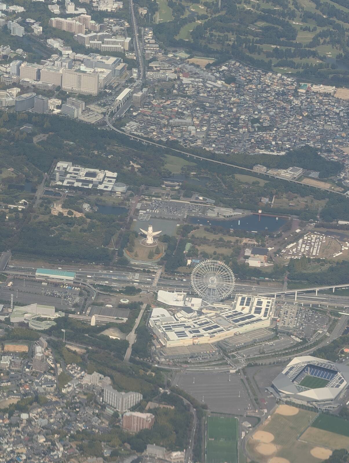 上から太陽の塔