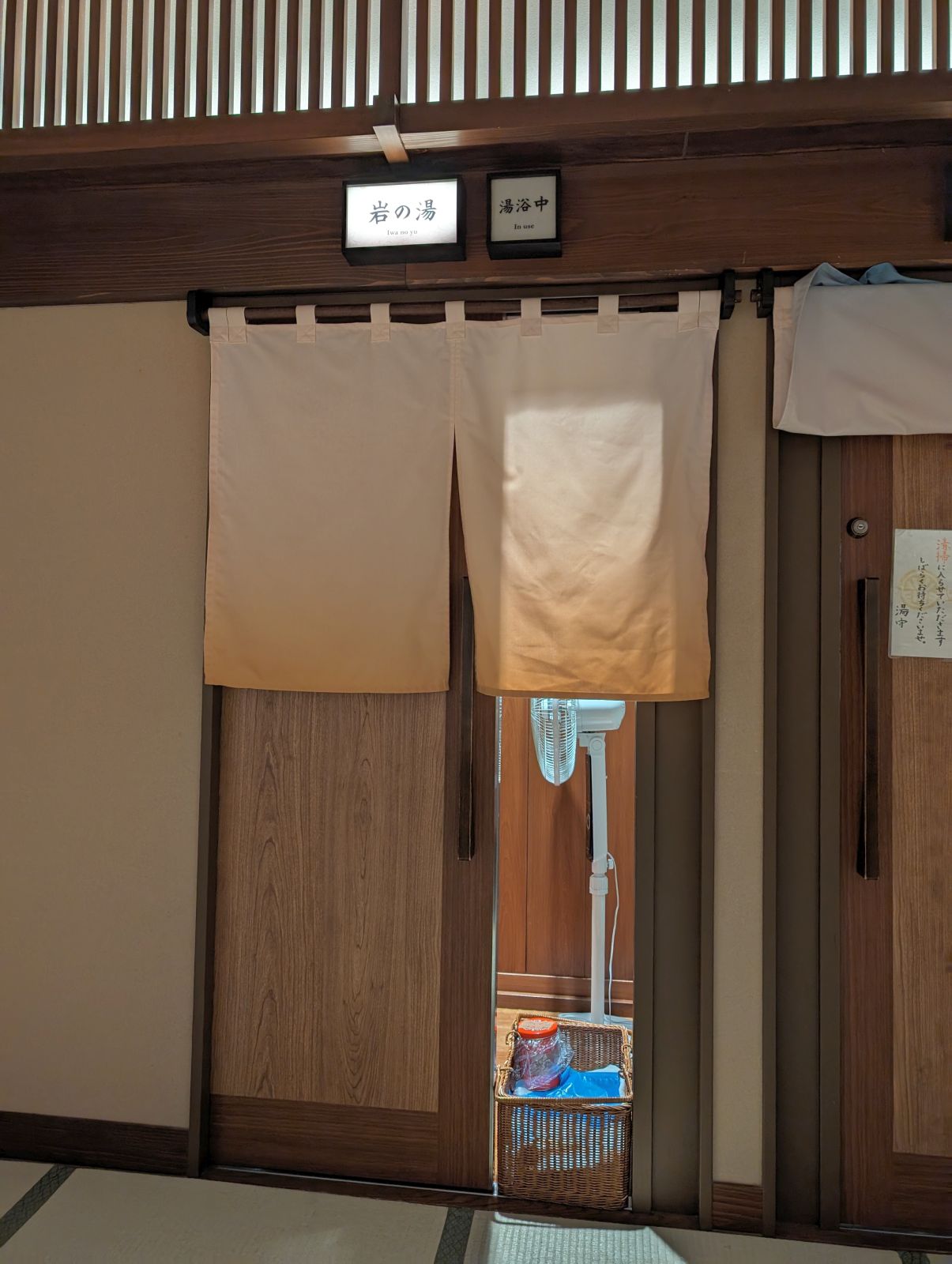 お掃除中