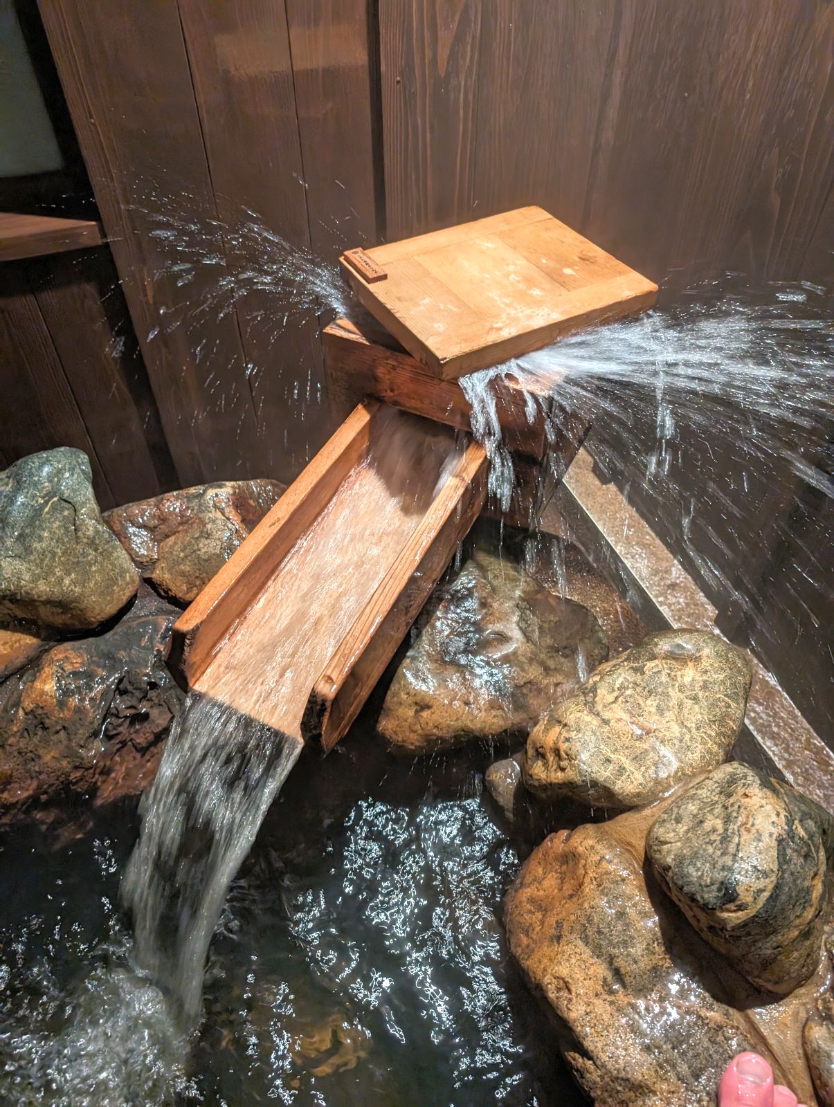 お湯の吹き出し口