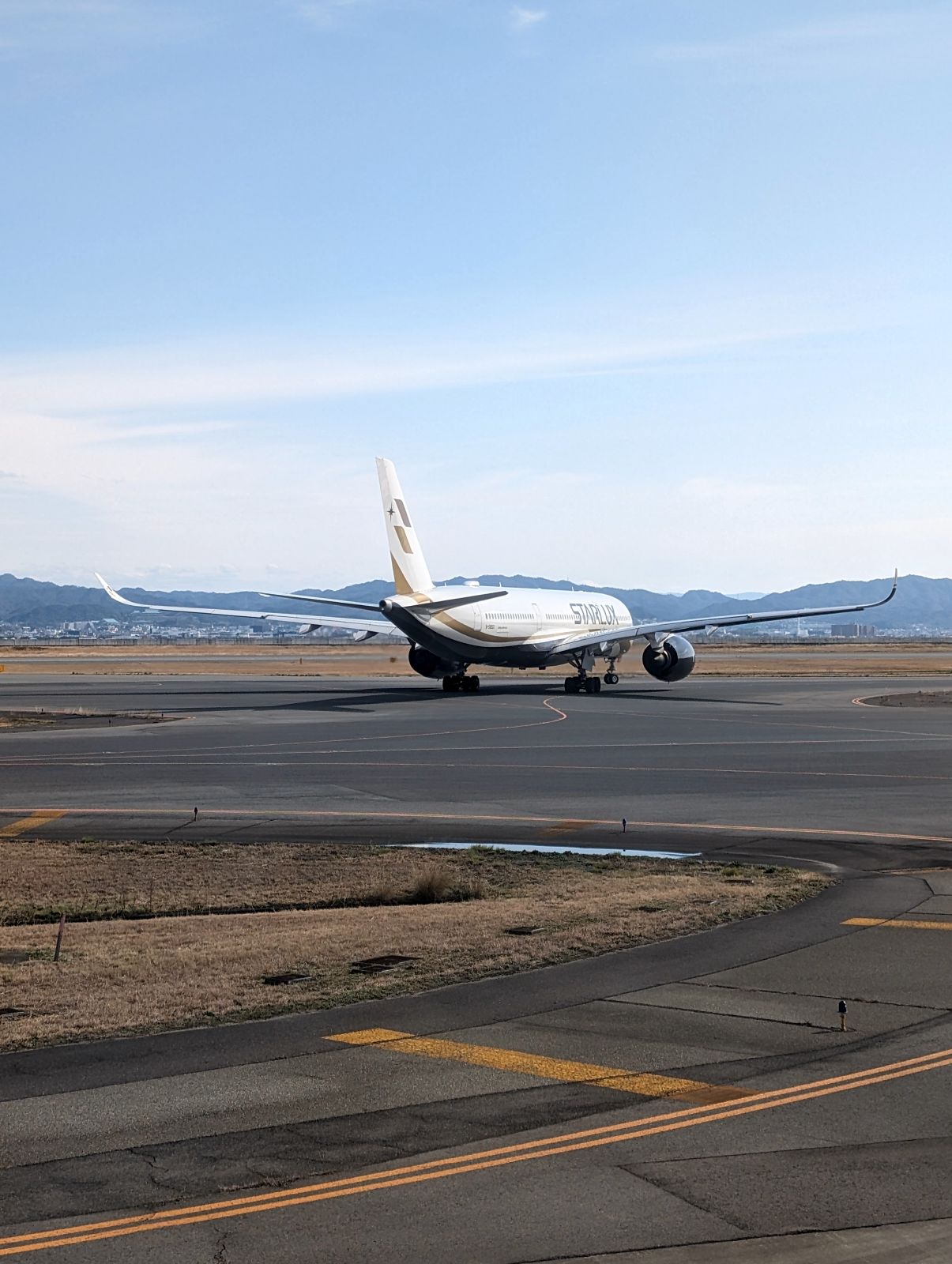 前の飛行機