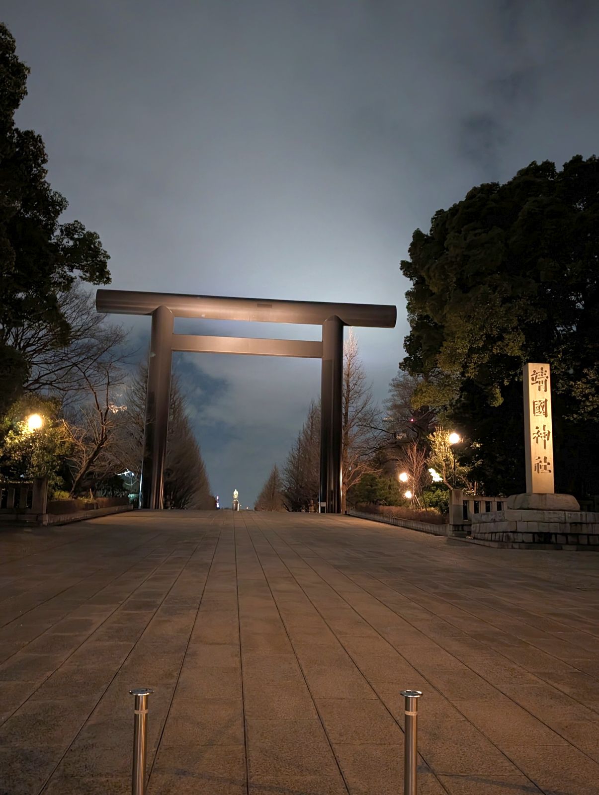 夜の靖国神社