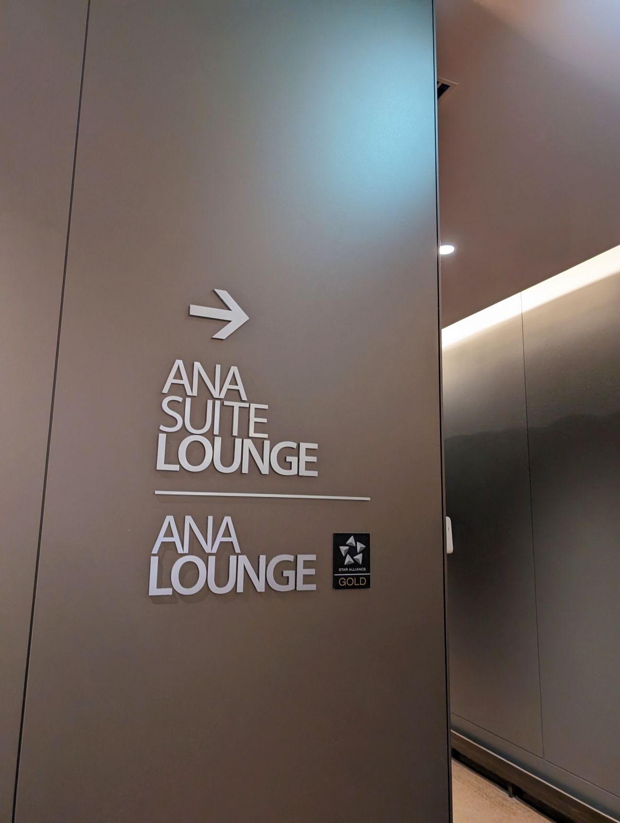 ラウンジ方面