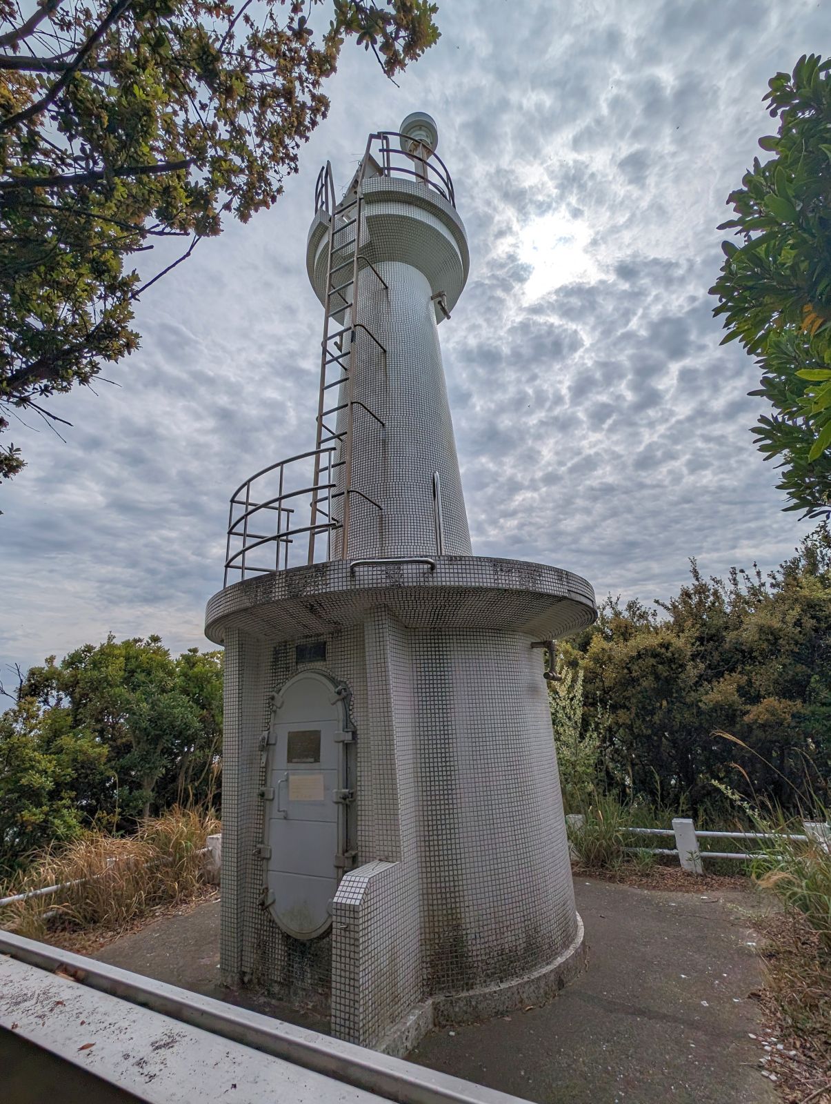 番所鼻灯台全景