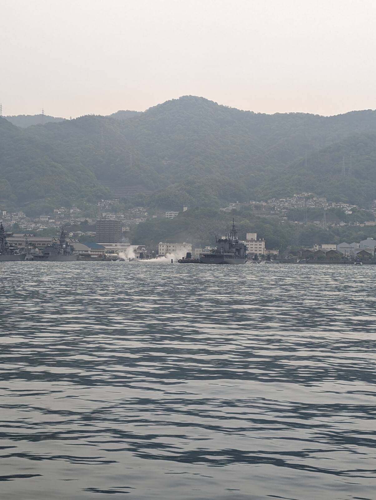 潜水艦から水しぶき