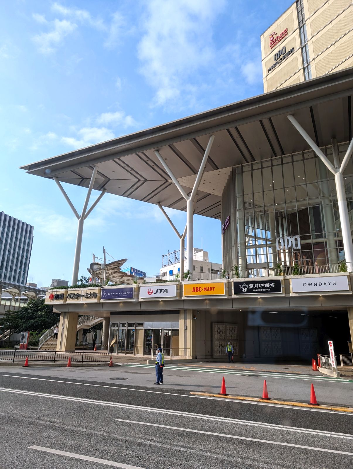 那覇バスターミナル着