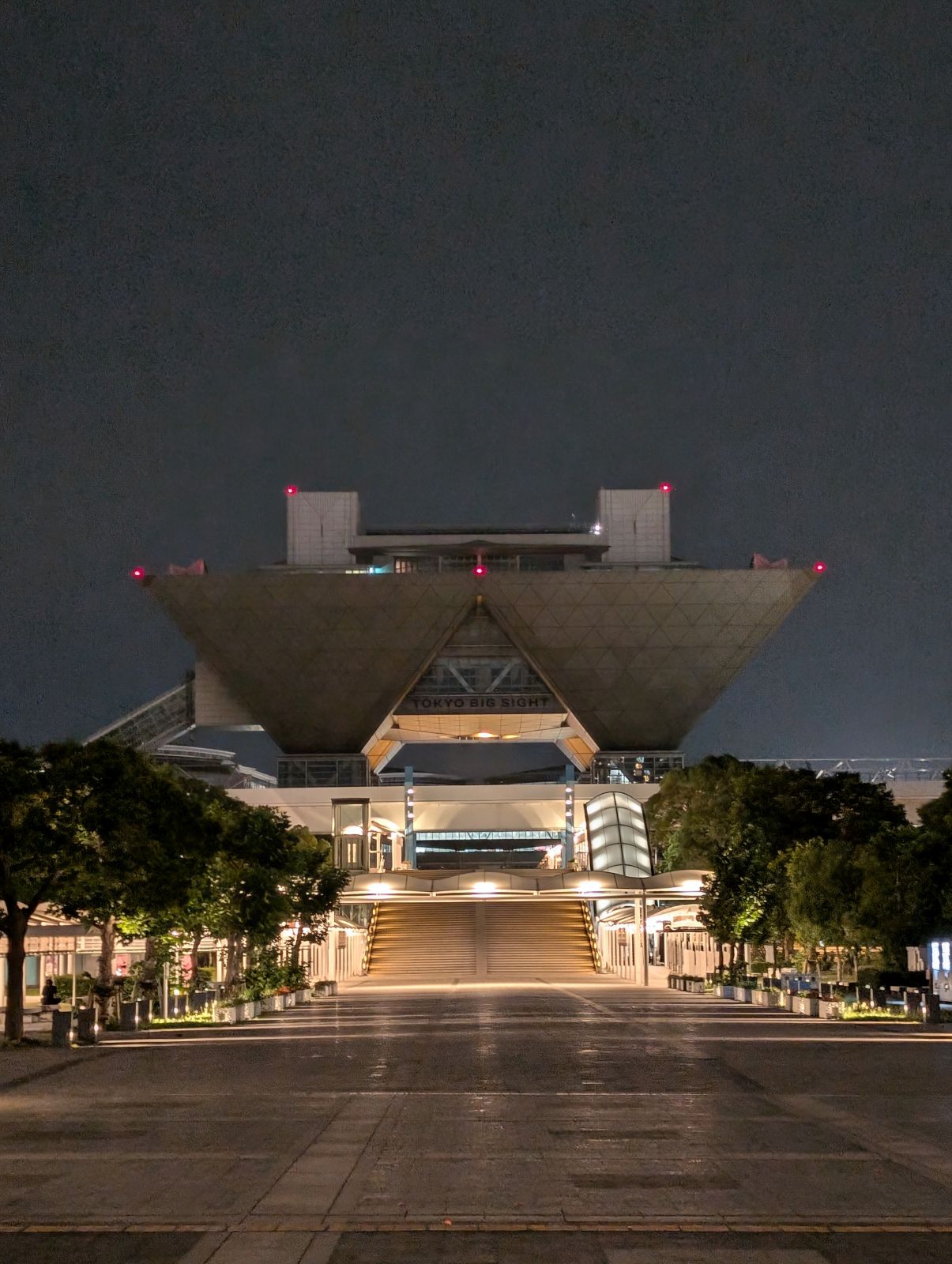 夜の東京ビックサイト