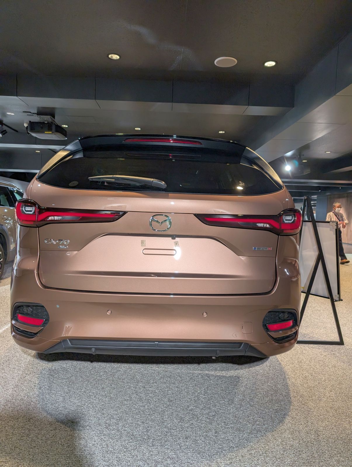 CX-70の後ろ姿