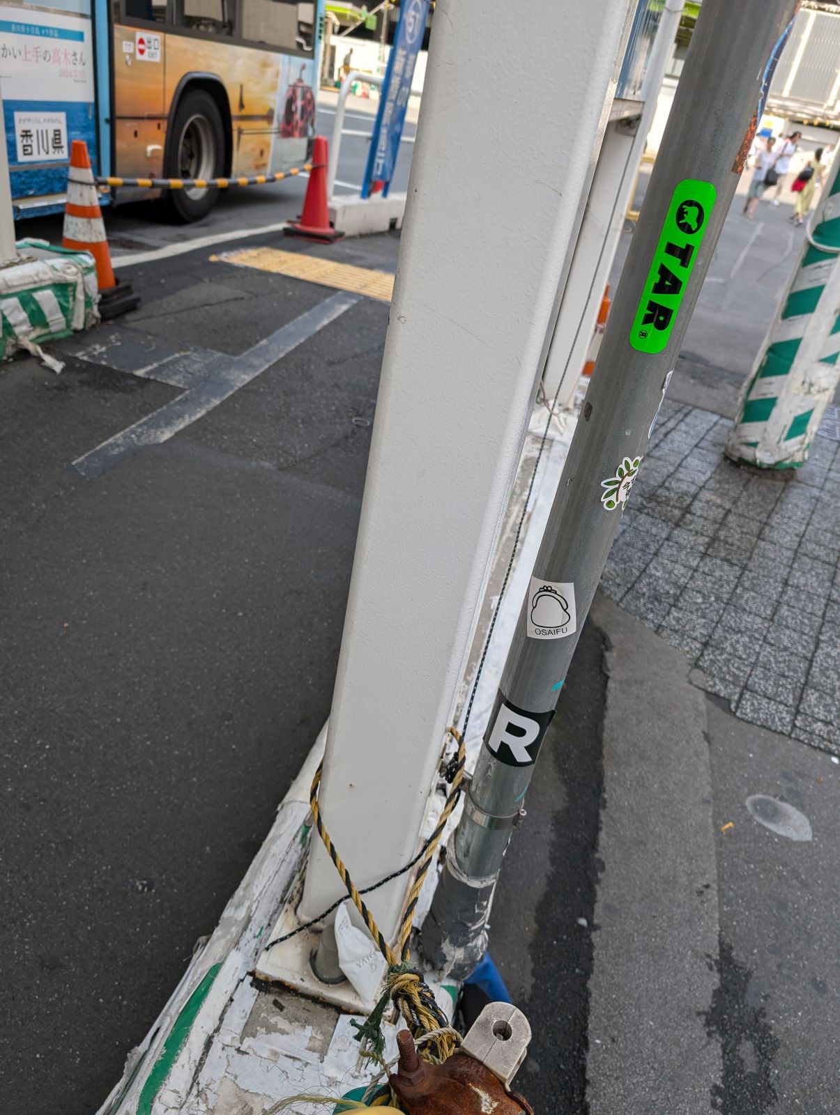美観を損ねるシール