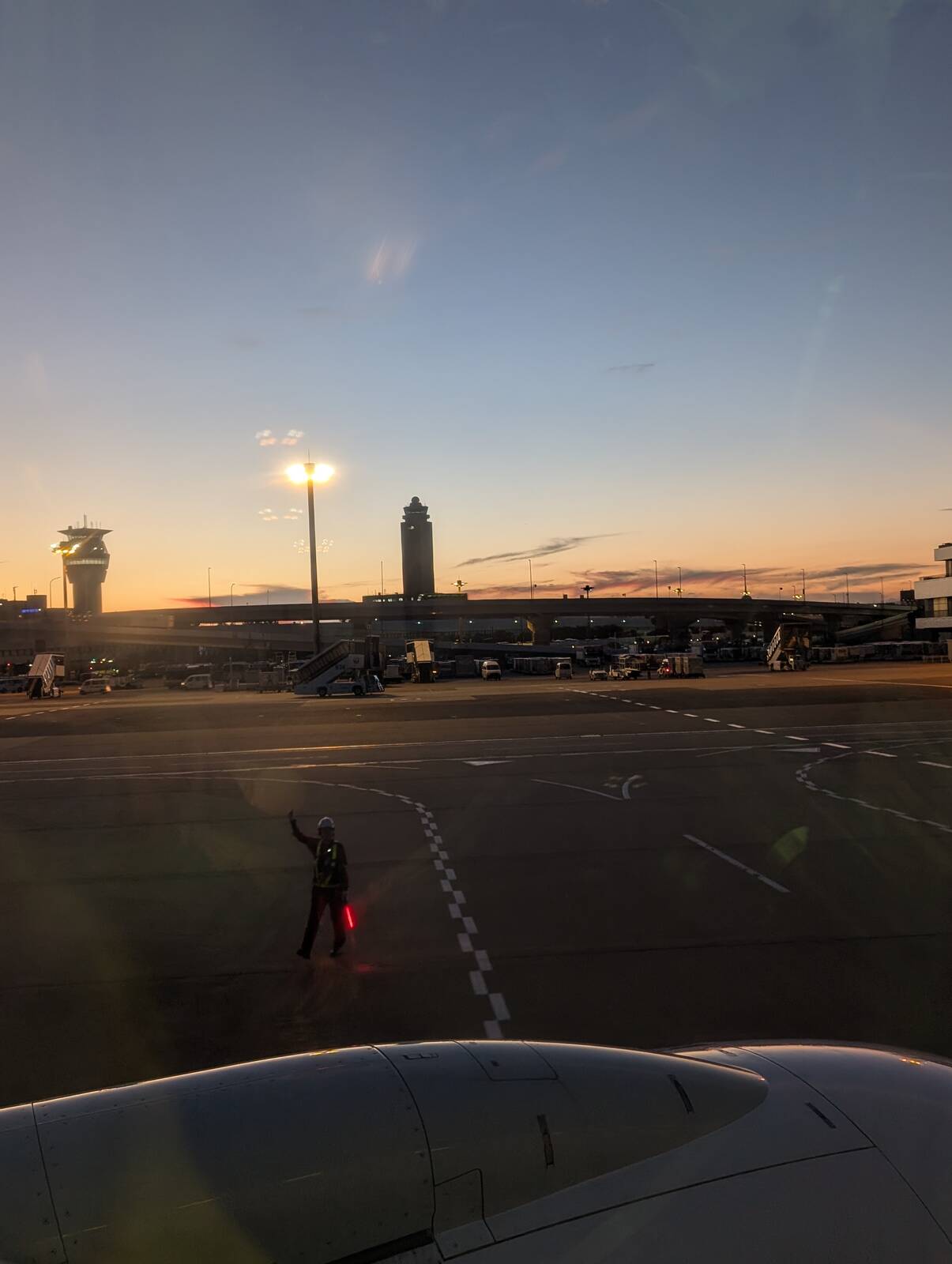 夕暮れの成田空港