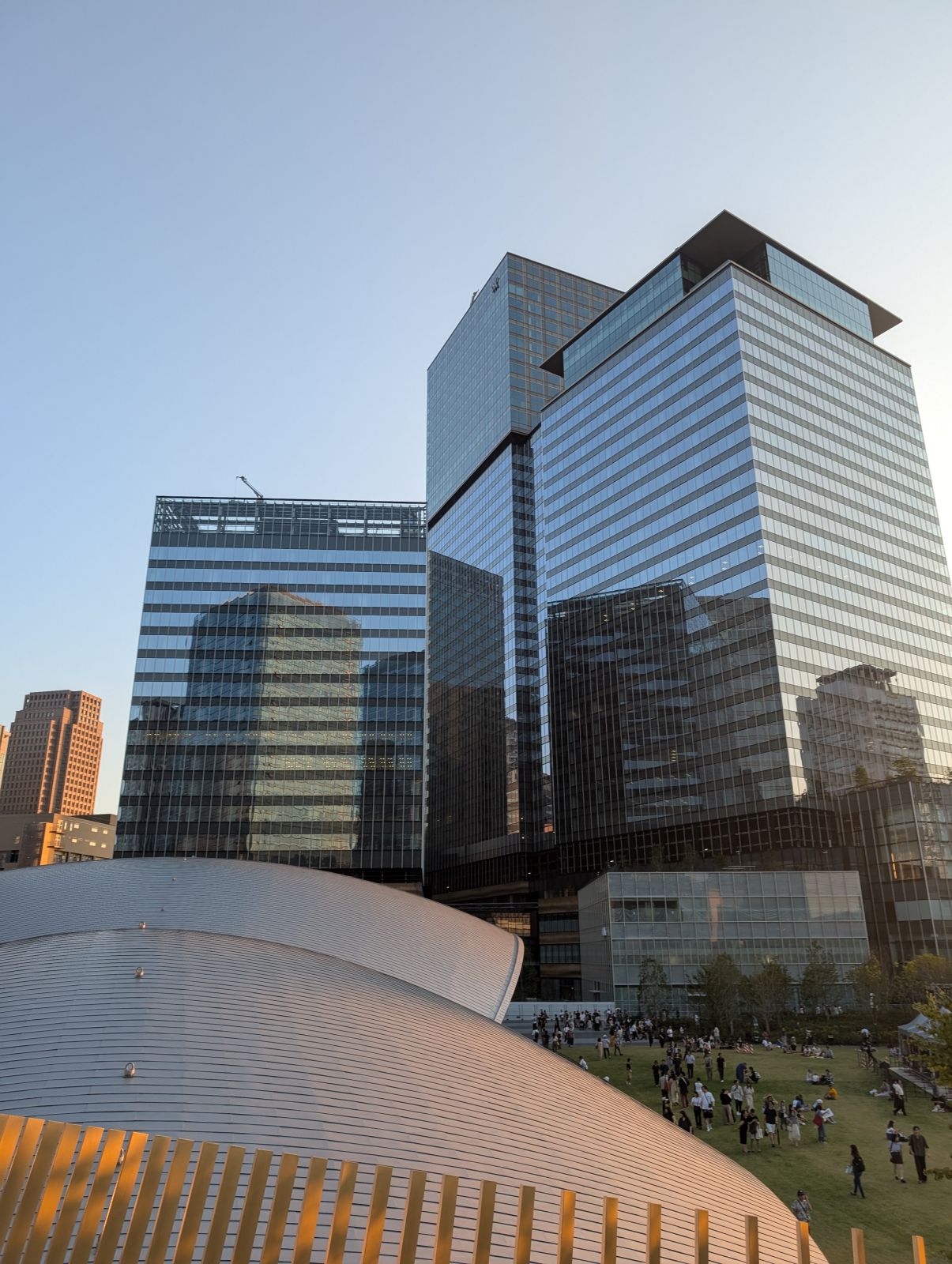 グラングリーン大阪南館方面