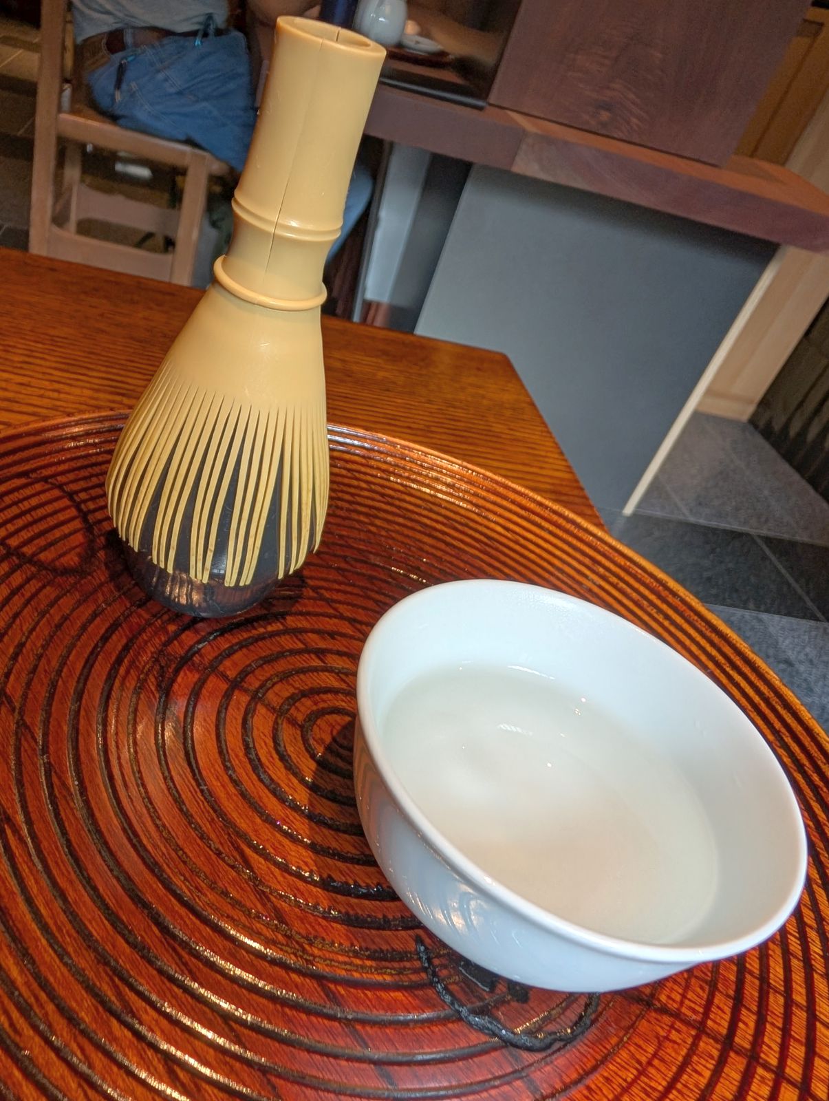 茶せんと白湯