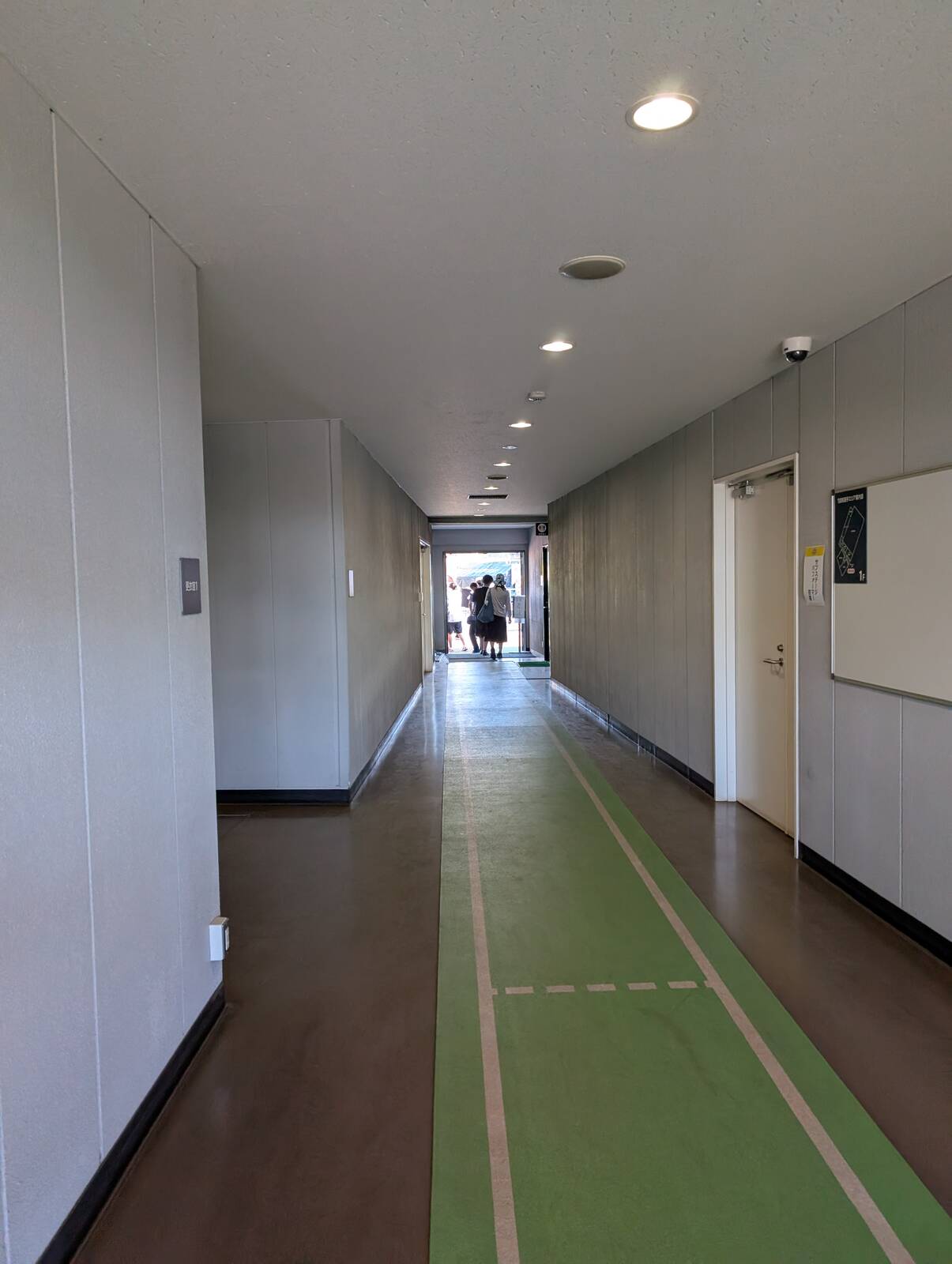 グランドへ移動