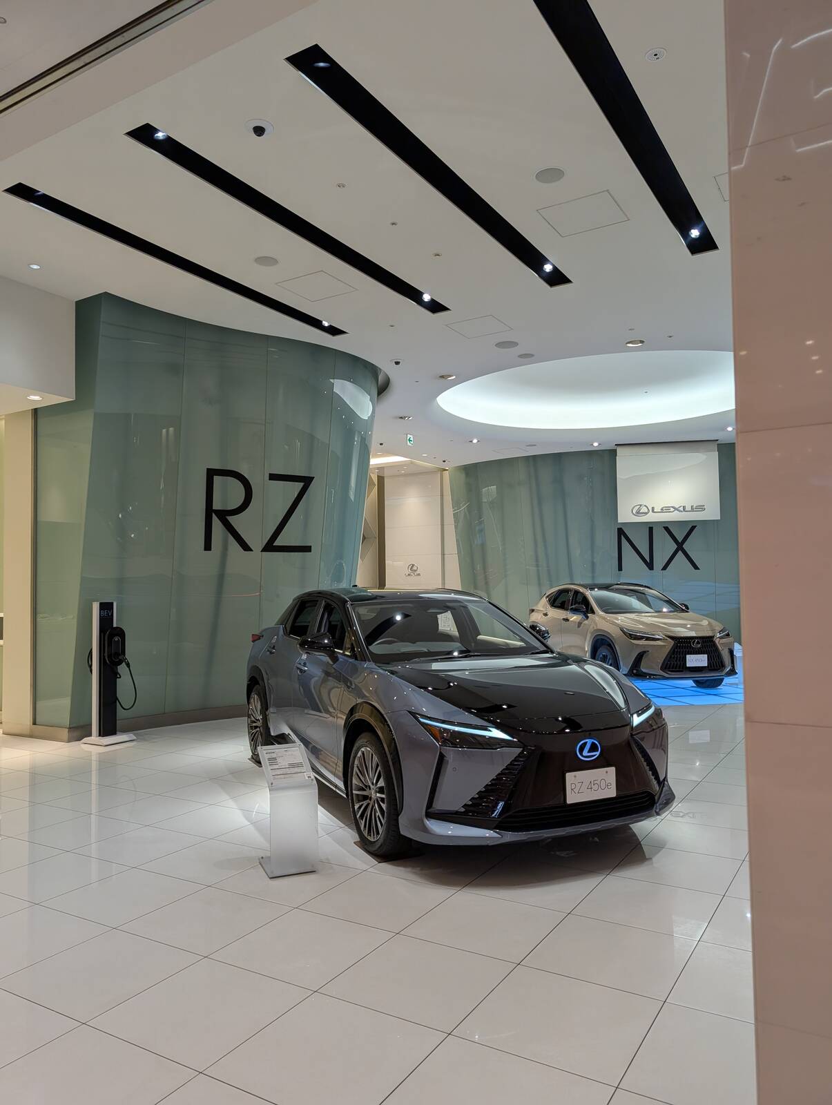 LEXUSの展示