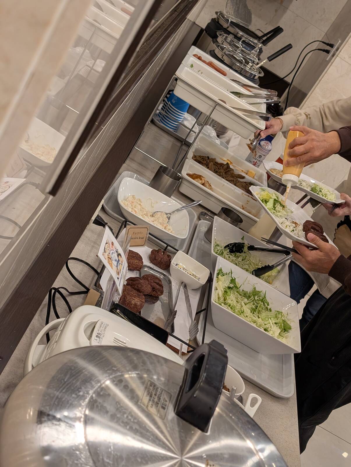 朝食会場の行列