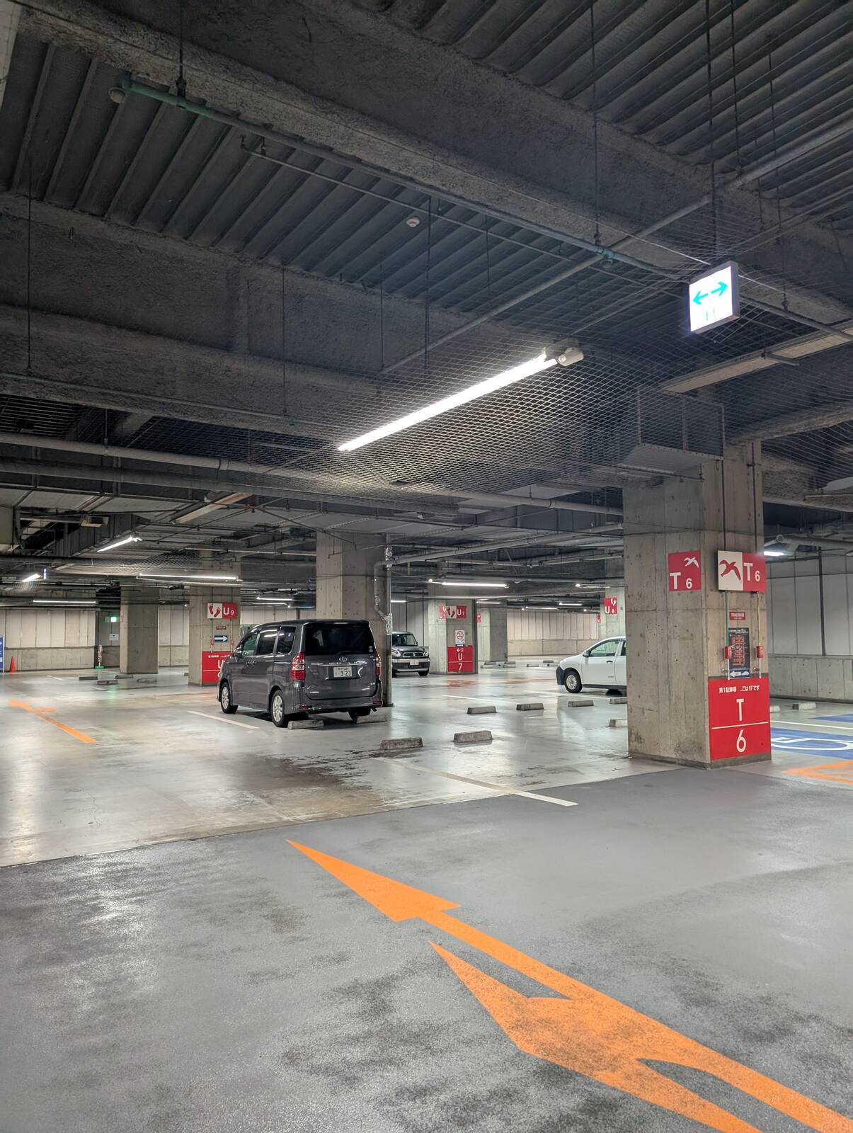 地下駐車場