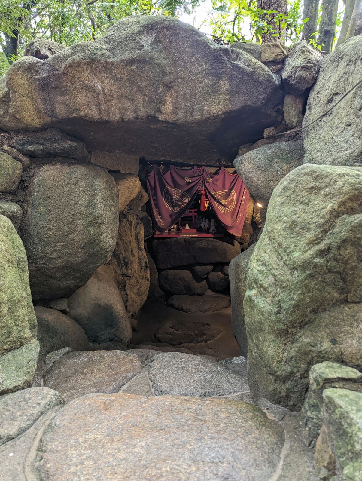 奥の院
