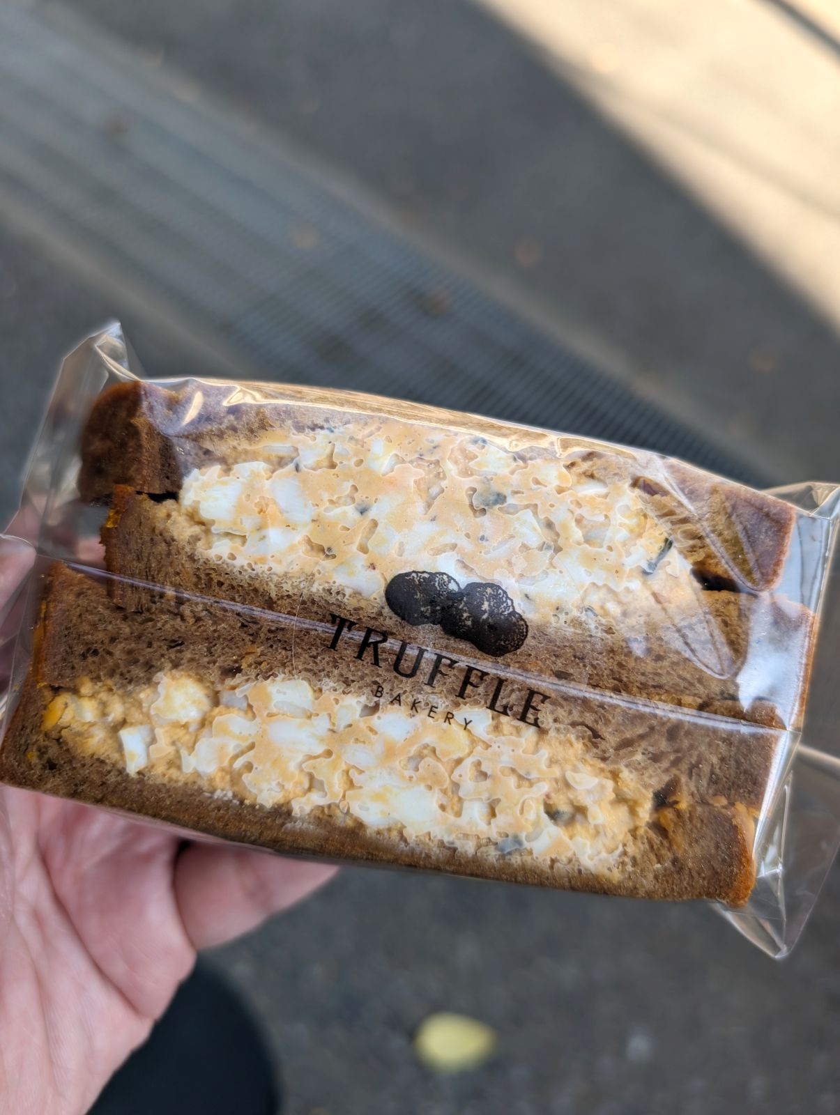 黒トリュフの卵サンド